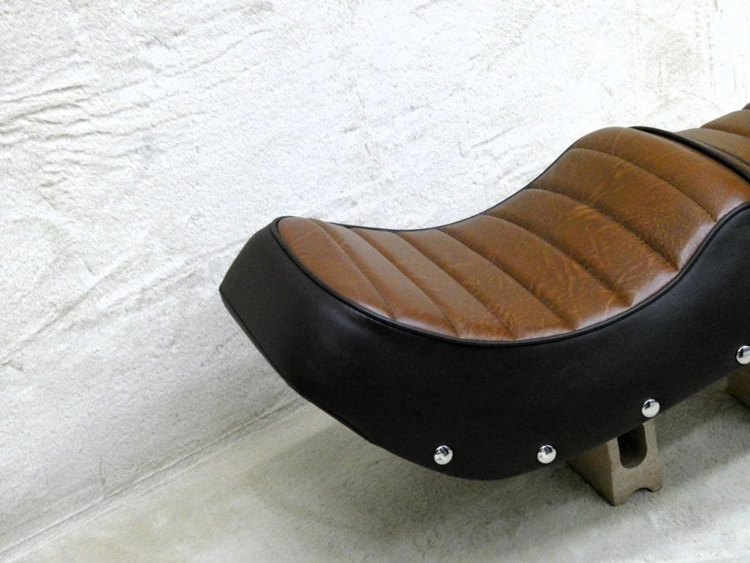 ＧＳ４００　茶ツートン　ボタン　シート/　完成品　アンコ抜き　タックロール