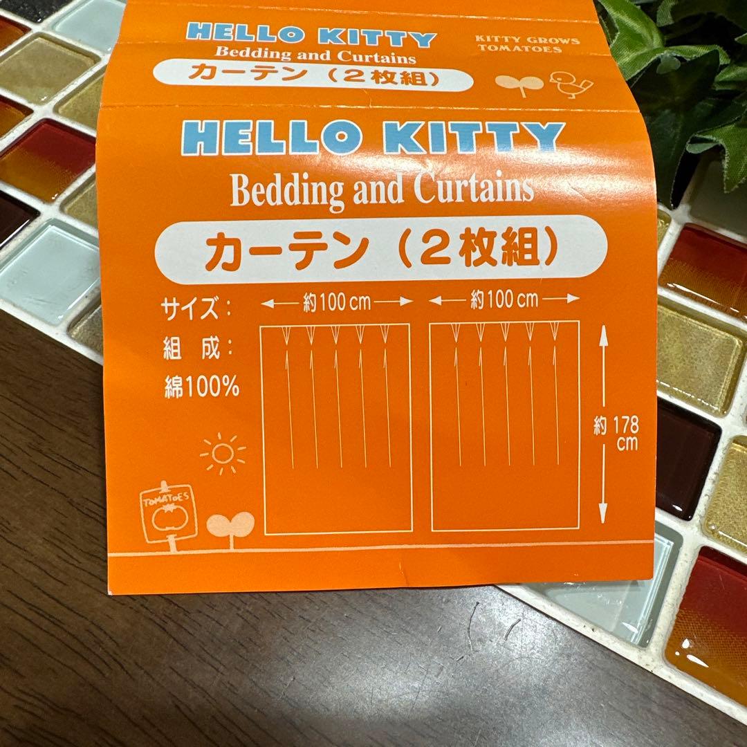 【SANRIO】サンリオ　ハローキティ　　カーテン２枚組（タッセル・フック付き）