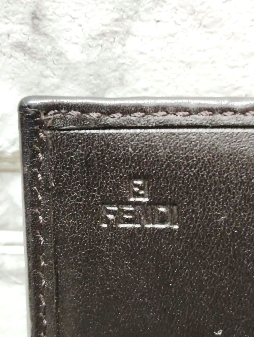 美品　FENDI　フェンディ　長財布　２つ折り財布　ズッカ柄　総柄　ブラウン