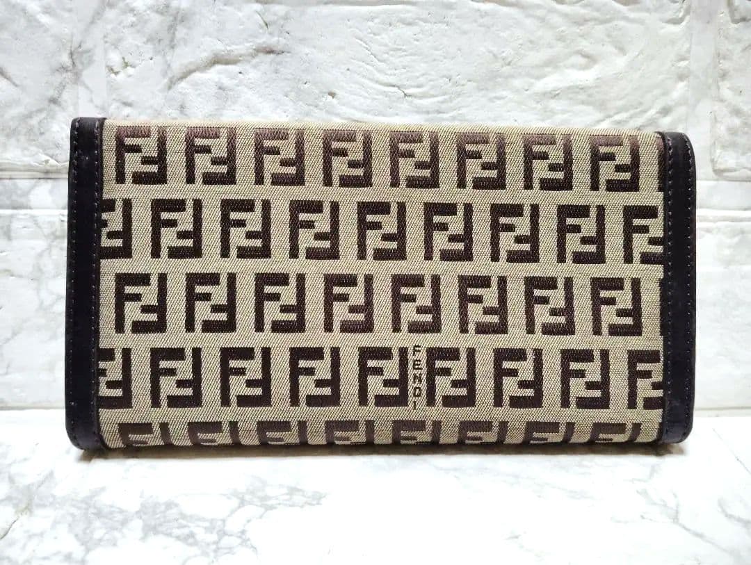 美品　FENDI　フェンディ　長財布　２つ折り財布　ズッカ柄　総柄　ブラウン