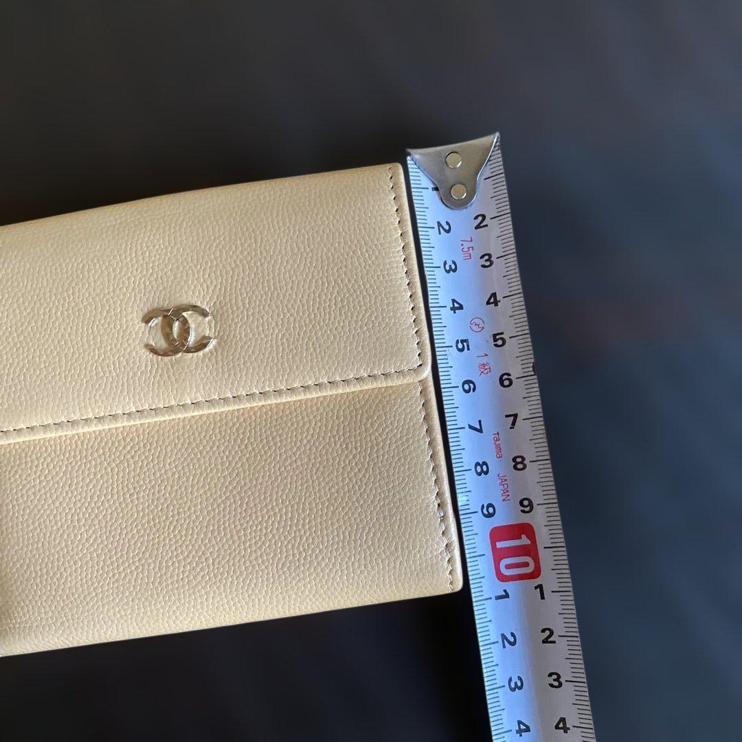 【美品】　CHANEL二つ折りコンパクト財布