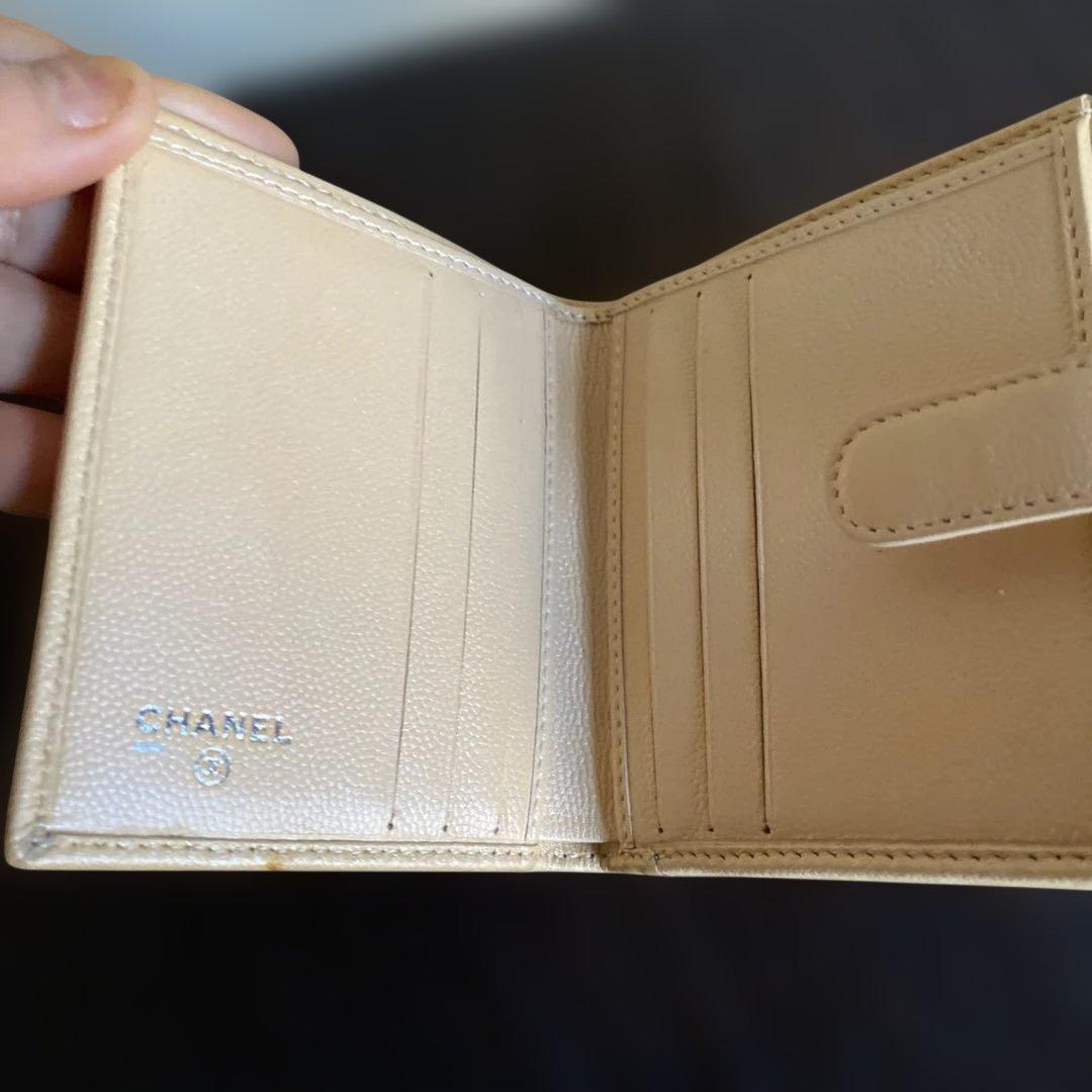 【美品】　CHANEL二つ折りコンパクト財布