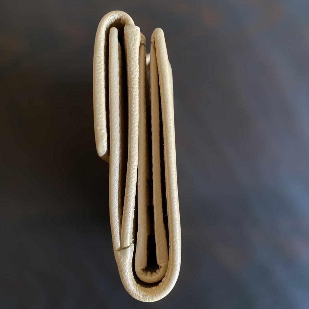 【美品】　CHANEL二つ折りコンパクト財布