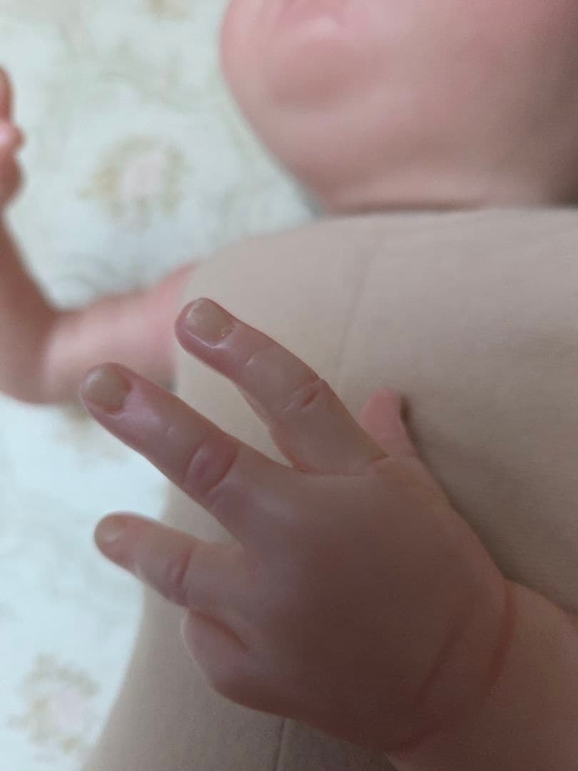 リボーンドール　口をすぼめた可愛い表情の子　難あり