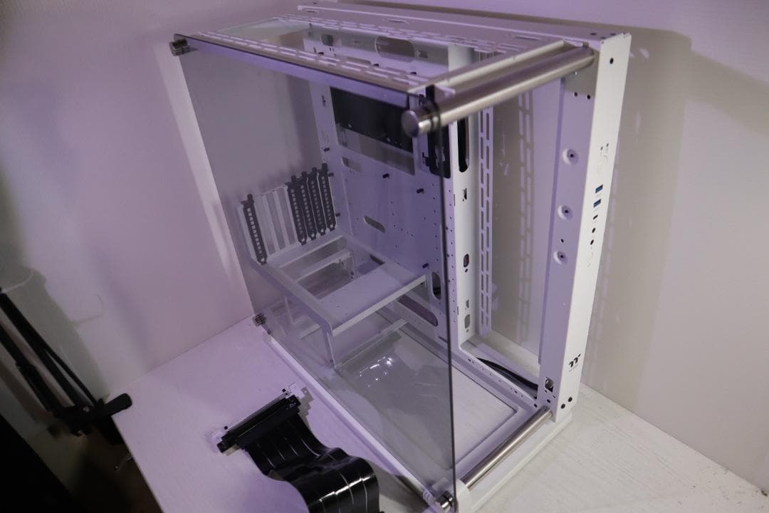 Thermaltake サーマルテイク オープンフレーム ホワイト