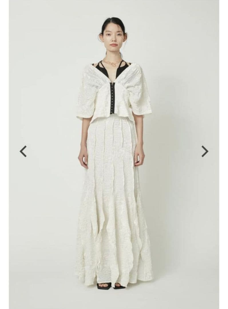 美品　MURRAL \"Inflate\" petal skirt (White)