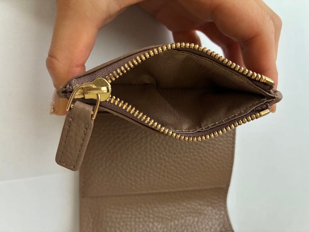 【美品】agnes b. アニエスベー 三つ折り財布 ショルダー付 グレージュ系