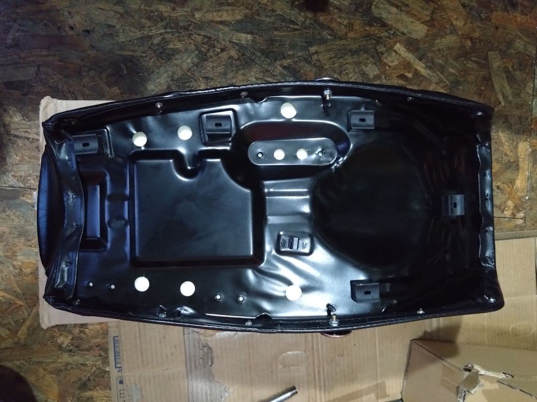 Z400FX 社外　黒艶　E4パターン　?　ダブルアンコ抜き　カスタム　シート
