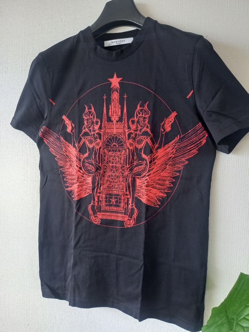 t*★様 GIVENCHY☆リカルドティッシ☆赤グラフィック☆レアTシャツ新品未