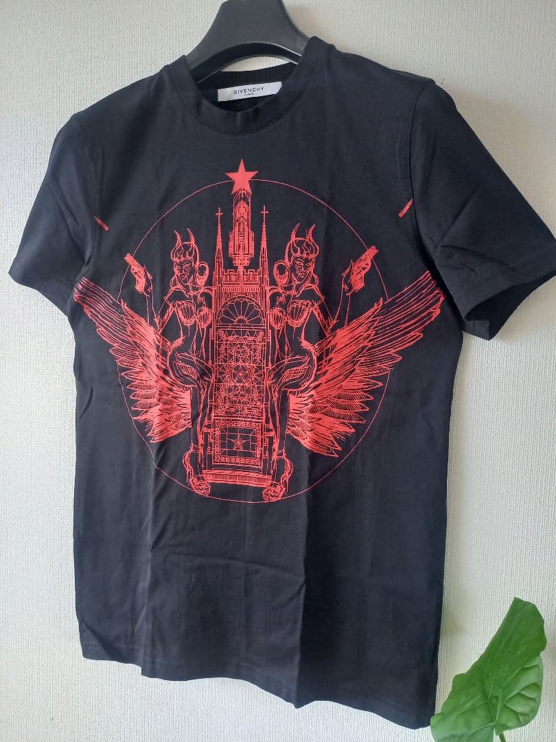 t*★様 GIVENCHY☆リカルドティッシ☆赤グラフィック☆レアTシャツ新品未