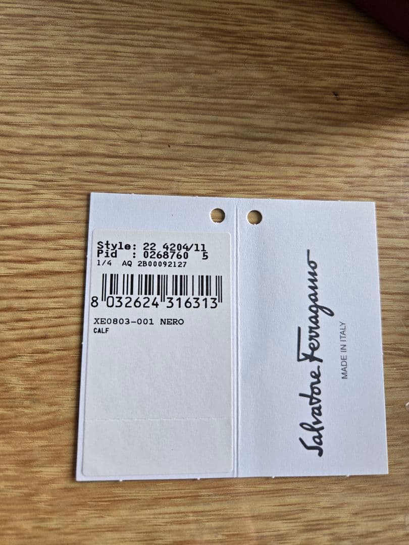 こに－‼️Salvatore Ferragamo黒革財布美品‼️
