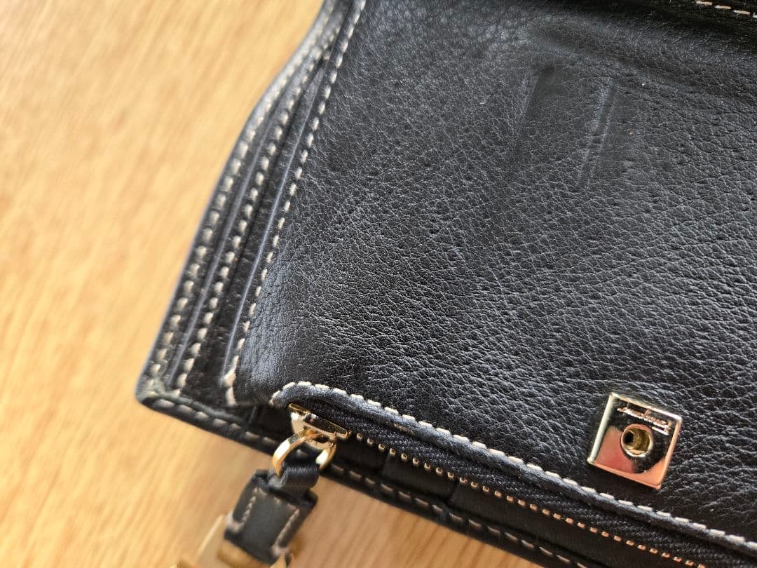 こに－‼️Salvatore Ferragamo黒革財布美品‼️