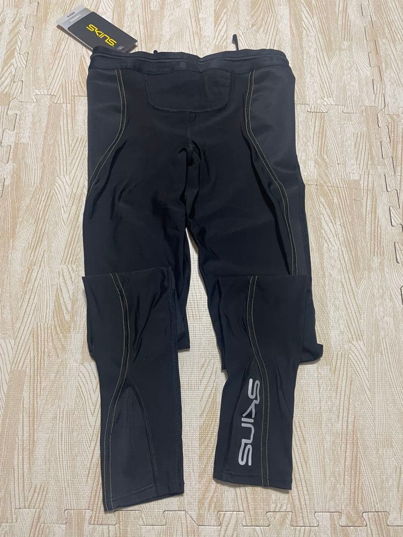 スキンズSKINS着圧コンプレッション SERIES-3ロングタイツ　ブラックM
