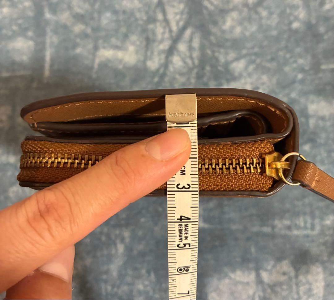 新品　トリバーチ　二つ折り財布　ラウンドファスナー　ブラウン