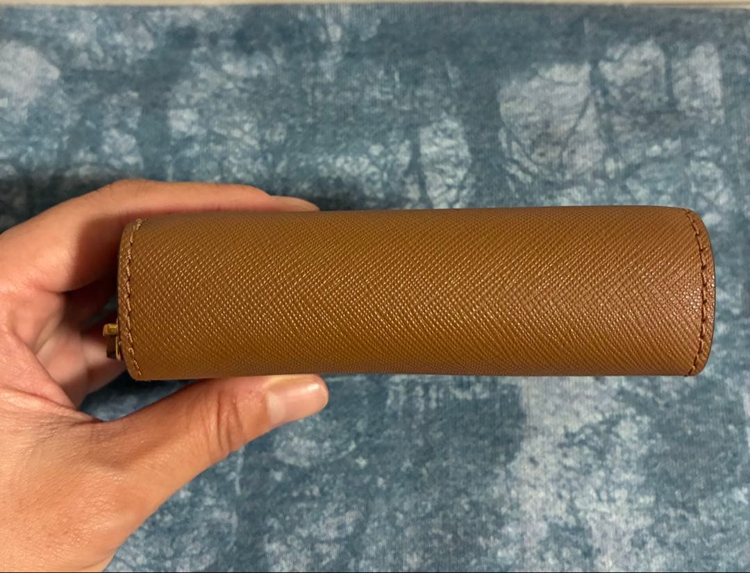 新品　トリバーチ　二つ折り財布　ラウンドファスナー　ブラウン