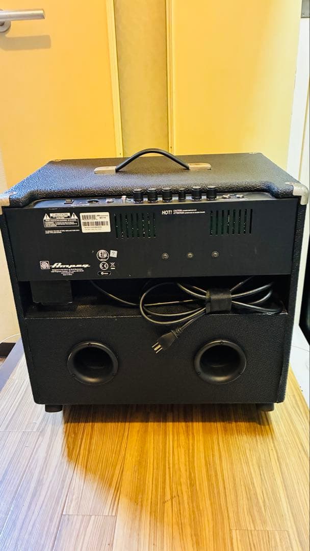 Ampeg BA-115 旧型 裂け有 本体のみ 通電音出しOK
