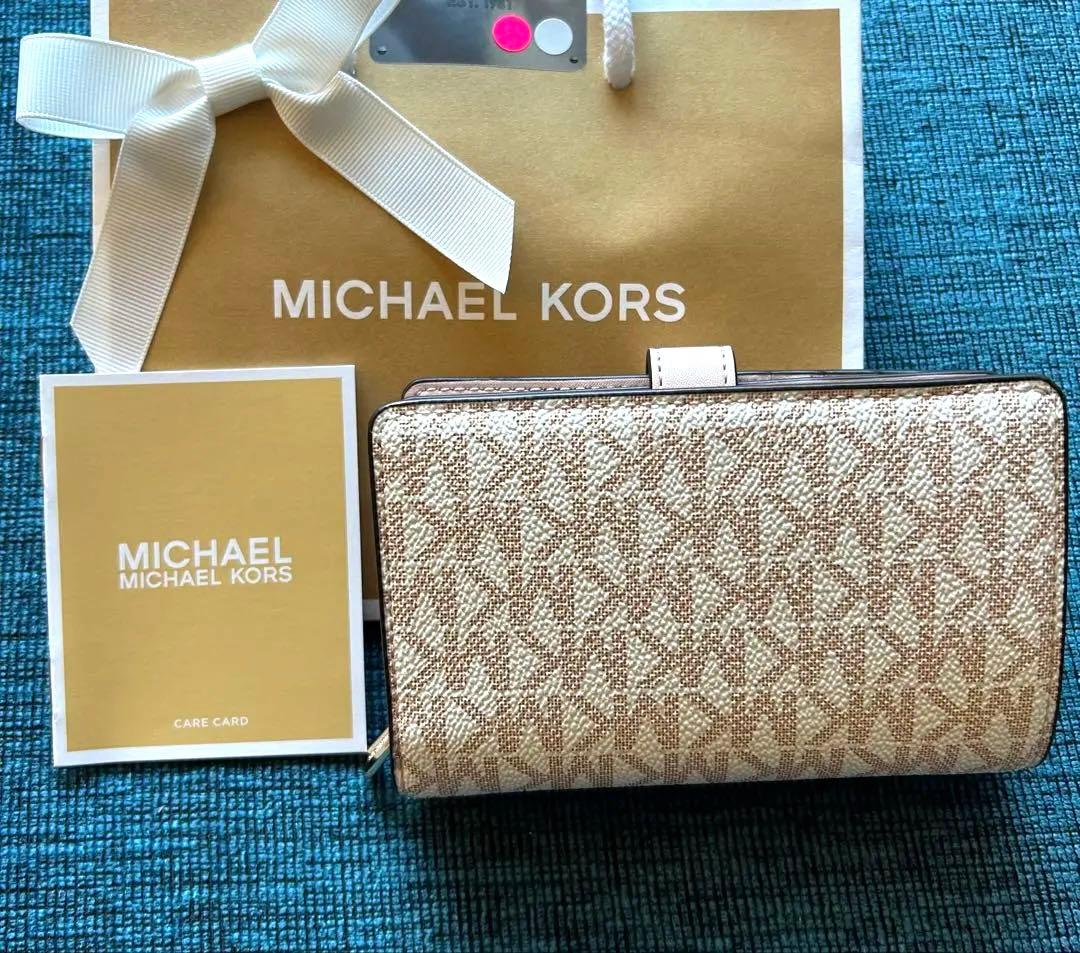 ⭕️現行品⭕️ 新品⭕️お買得　MICHAEL KORS 二つ折り財布