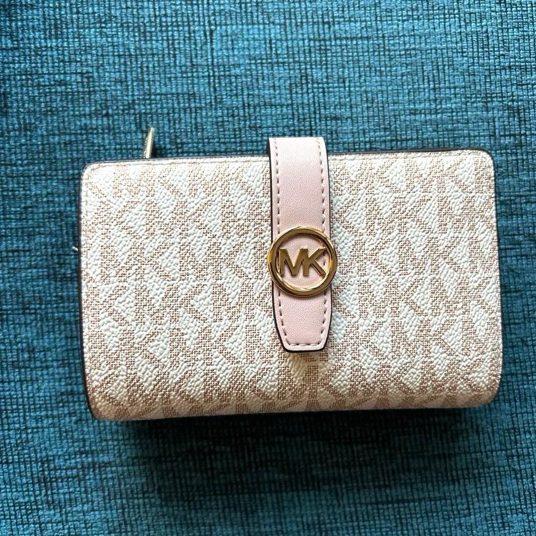 ⭕️現行品⭕️ 新品⭕️お買得　MICHAEL KORS 二つ折り財布