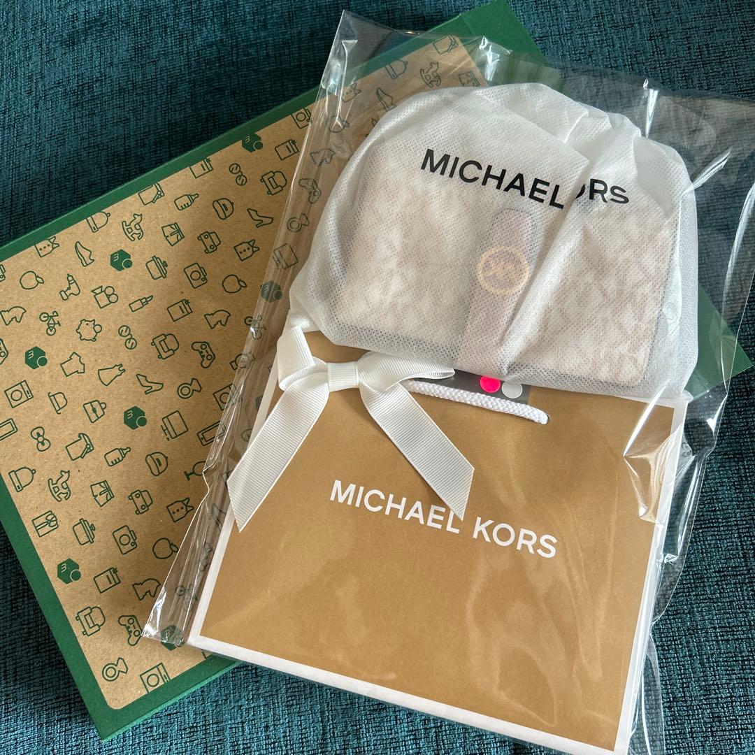⭕️現行品⭕️ 新品⭕️お買得　MICHAEL KORS 二つ折り財布