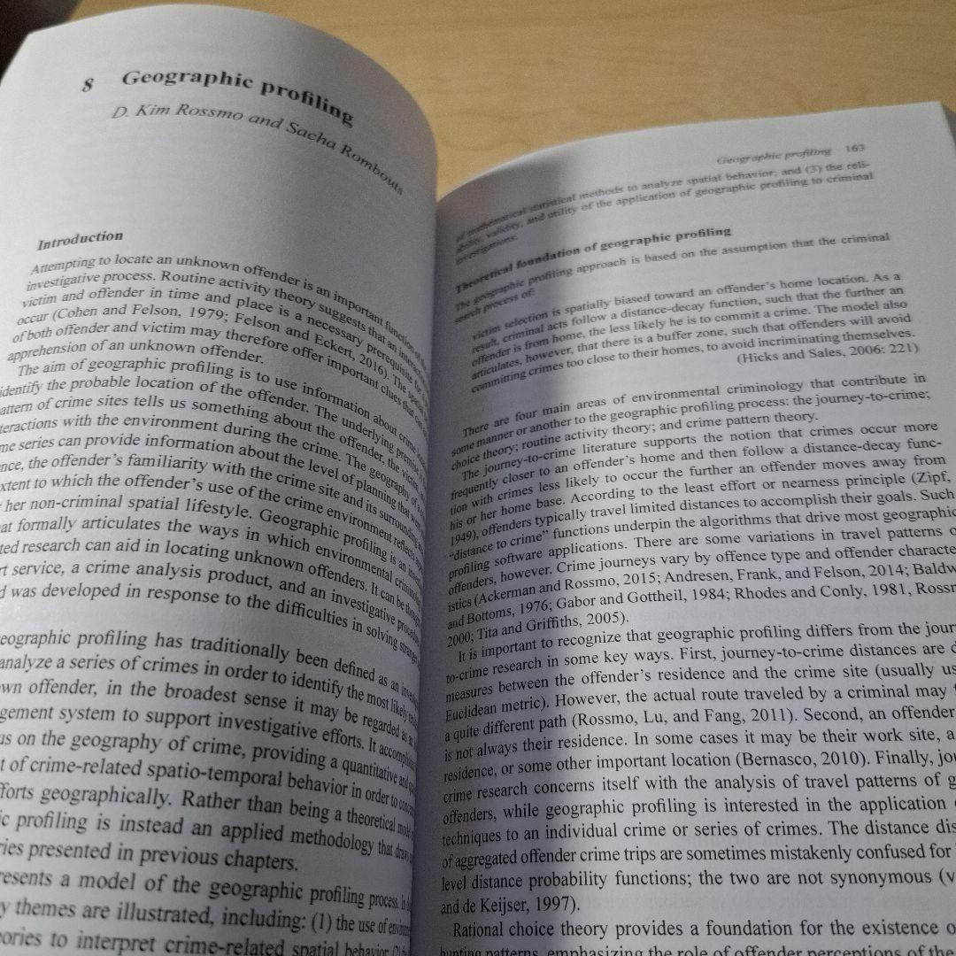 洋書 Environmental Criminology and Crime
