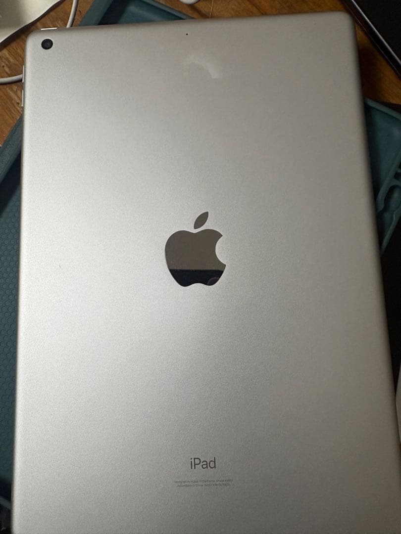 毒*シ様 Apple iPad (第9世代) 64GB シルバー　Wi-Fiモデ