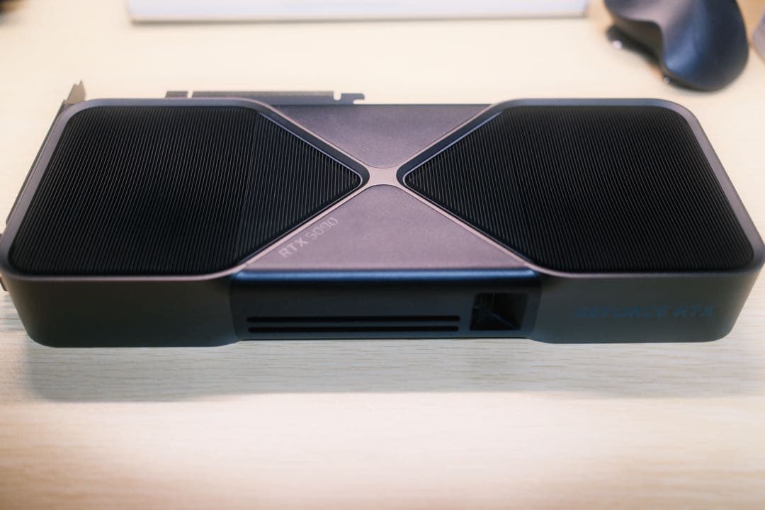 【新品】Nvidia RTX5090 Founders Edition【箱付き】
