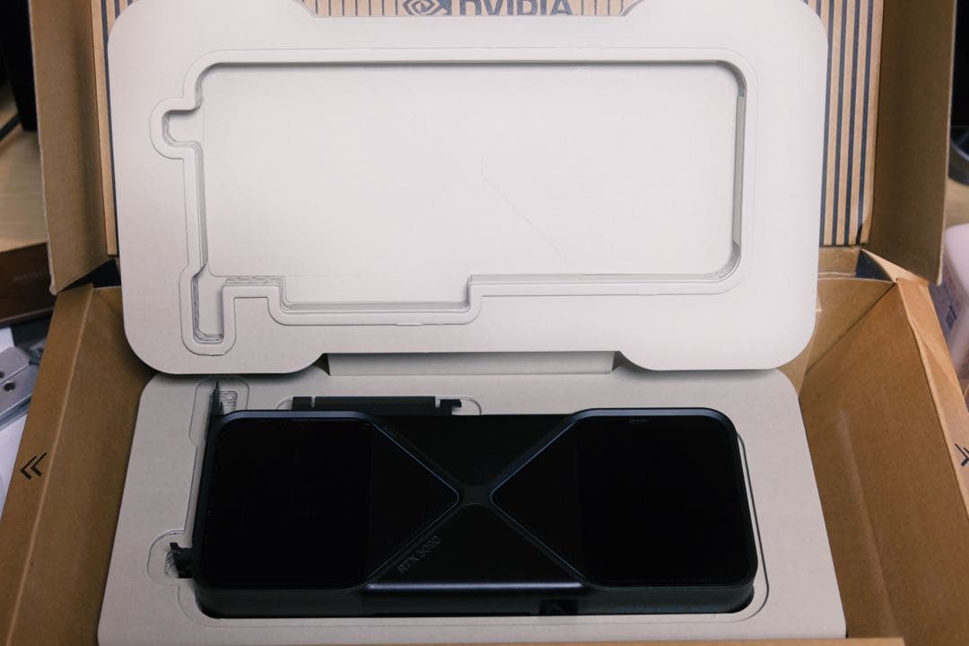 【新品】Nvidia RTX5090 Founders Edition【箱付き】