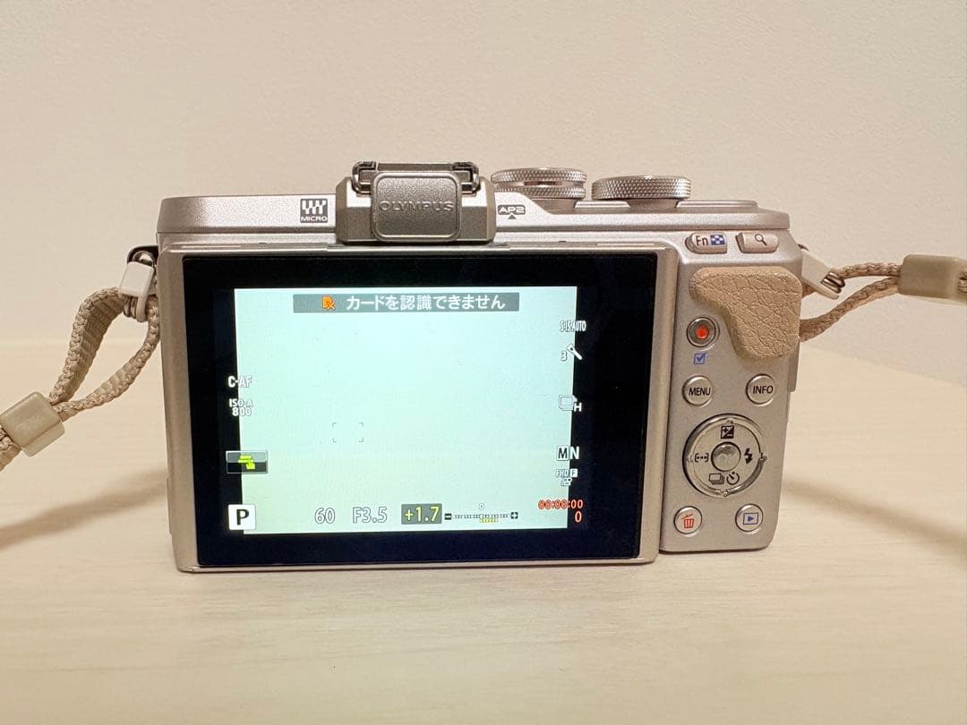 OLYMPUS PEN E-PL8 ミラーレス一眼 本体