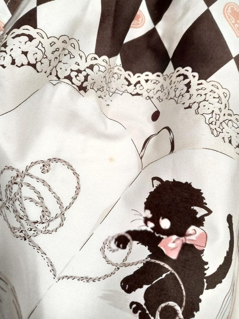 ***様 BABY　にゃんともかわいいアリスと黒猫柄ジャンパースカート　茶色