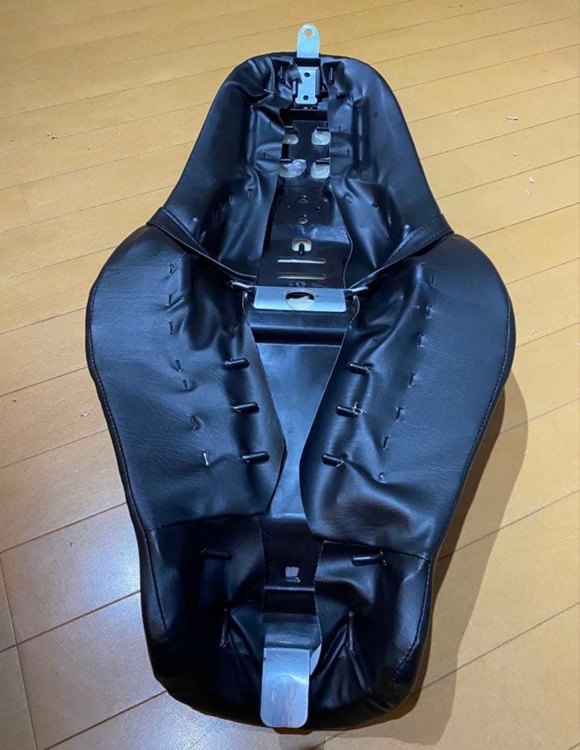 ハーレー　スポーツスター　883 シート