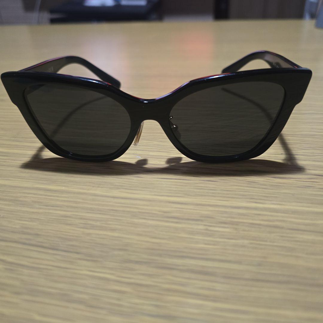 うちはプレミア生産終了モデルMiu Miu 　サングラス ブラック