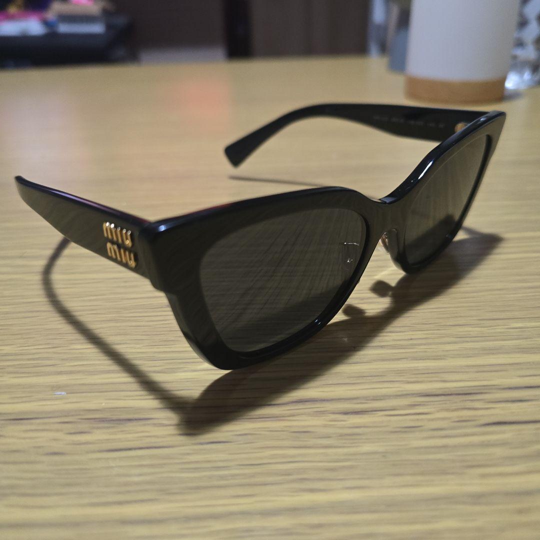 うちはプレミア生産終了モデルMiu Miu 　サングラス ブラック