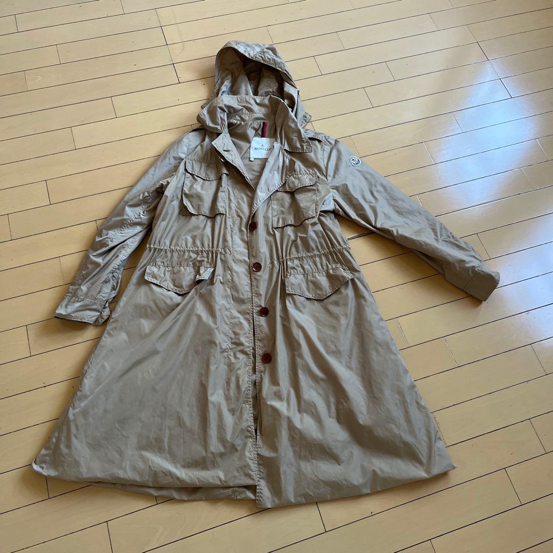 MONCLERベージュ フード付きロングコート