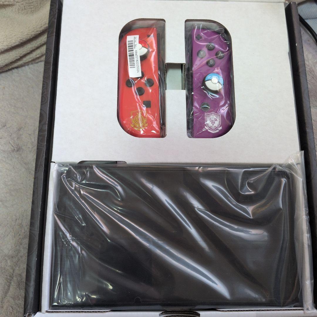 Nintendo Switch 本体 赤と紫のジョイコン付き