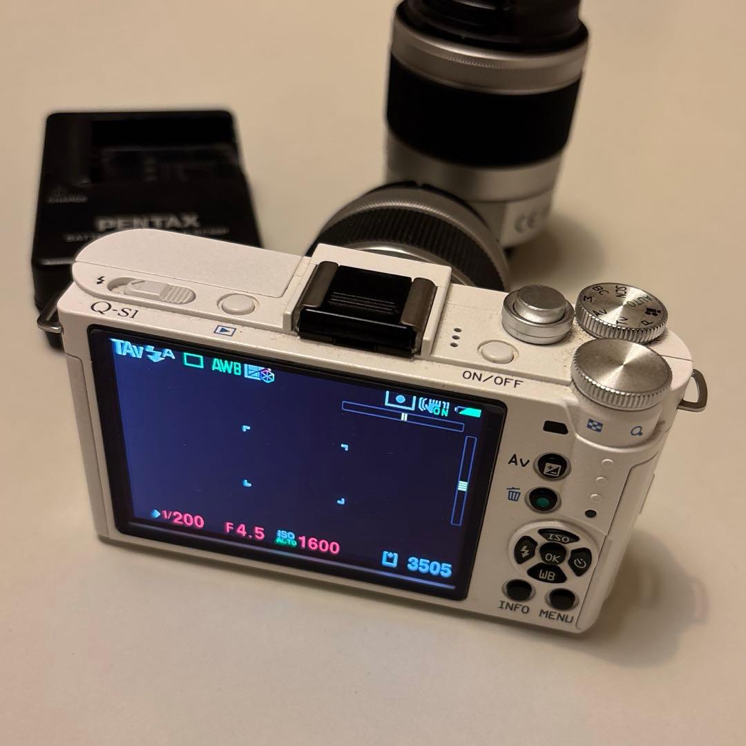 PENTAX Q-S1 ホワイト 交換レンズ2つ、バッテリー付き