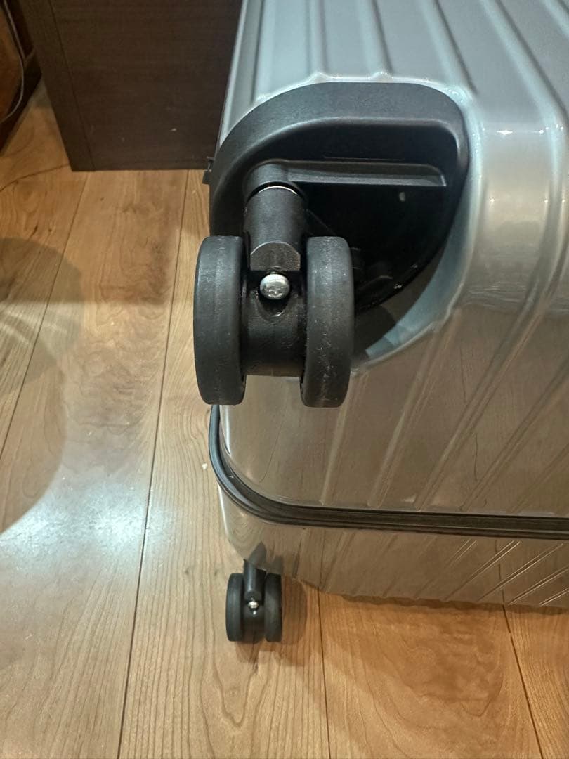 Yyさま専用　PORSCHE　RIMOWA　スーツケース　４輪　シルバー　７４Ｌ