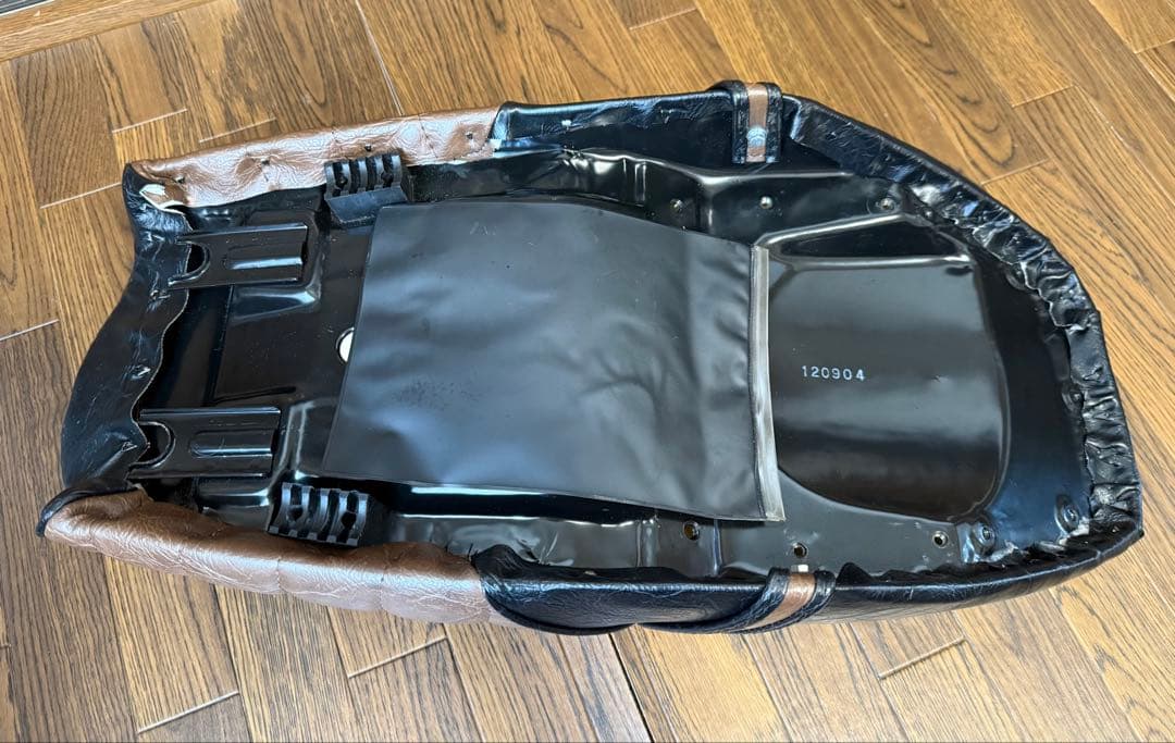 sr400 純正ベースカスタムシート　美品