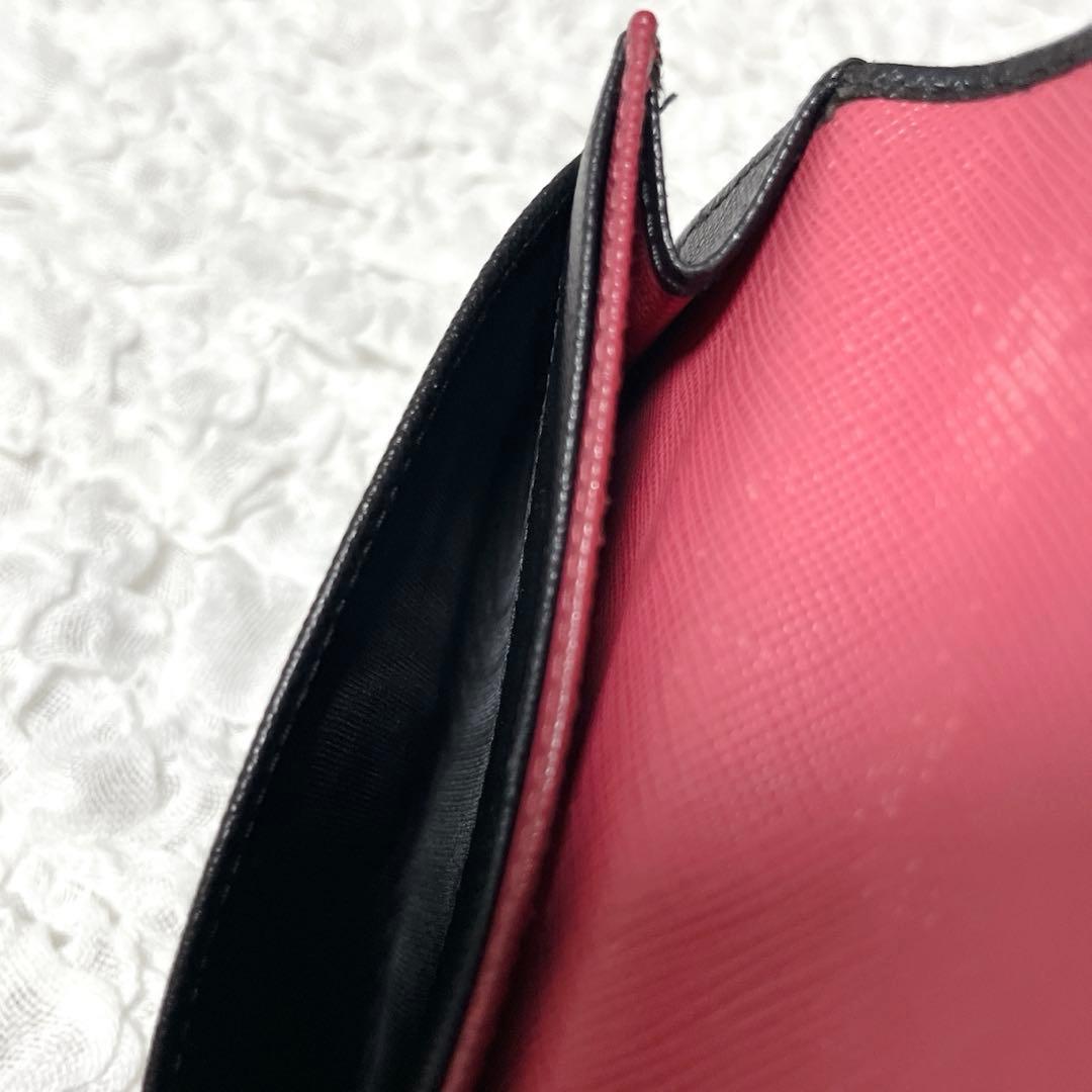 PRADA ブラック 二つ折り財布　ゴールド　ピンク　バイカラー　コンパクト