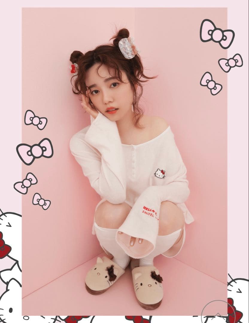 SNIDEL ×HELLO KITTY ヘンリーネックセットアップ