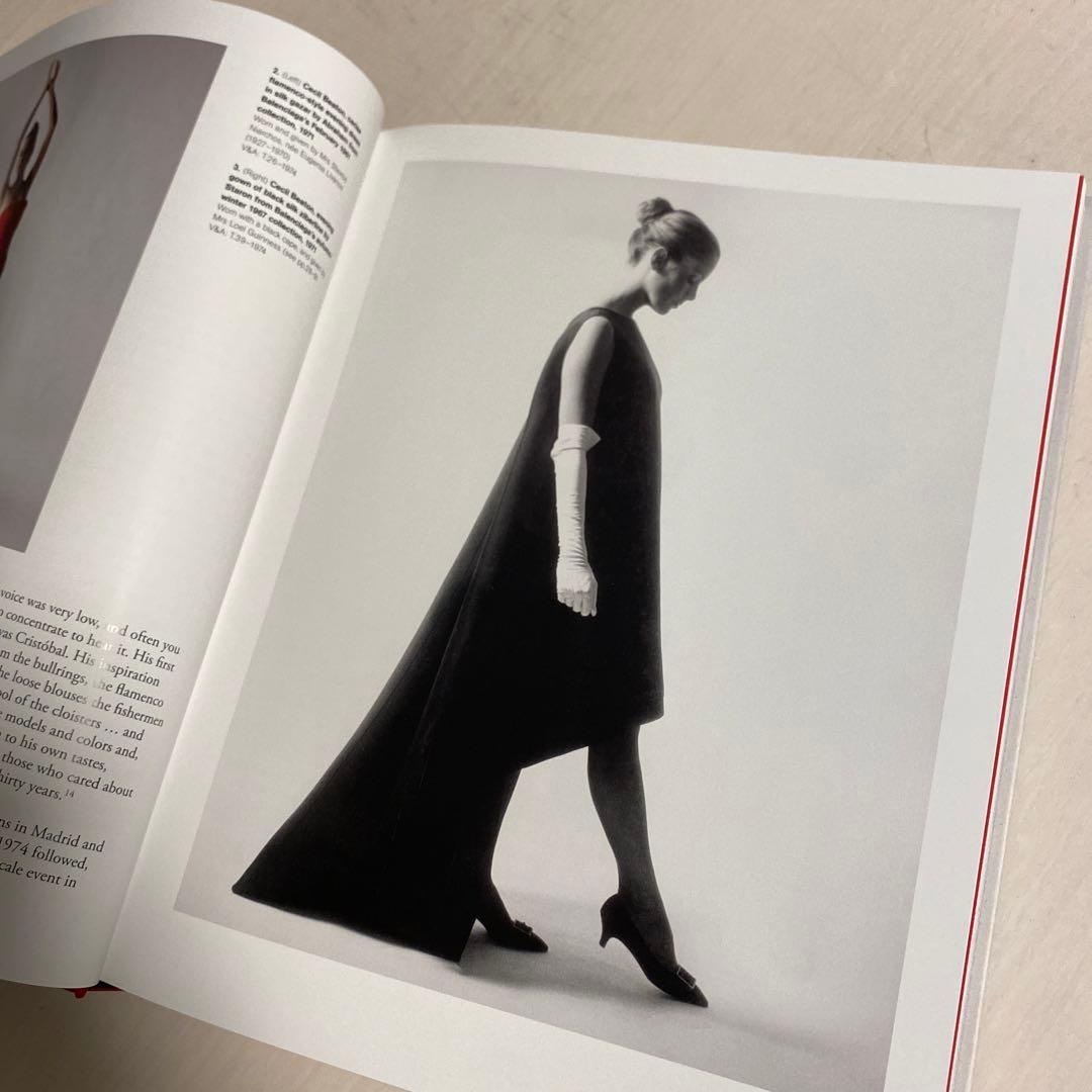 アート・デザイン・音楽 BALENCIAGA SHAPING FASHION