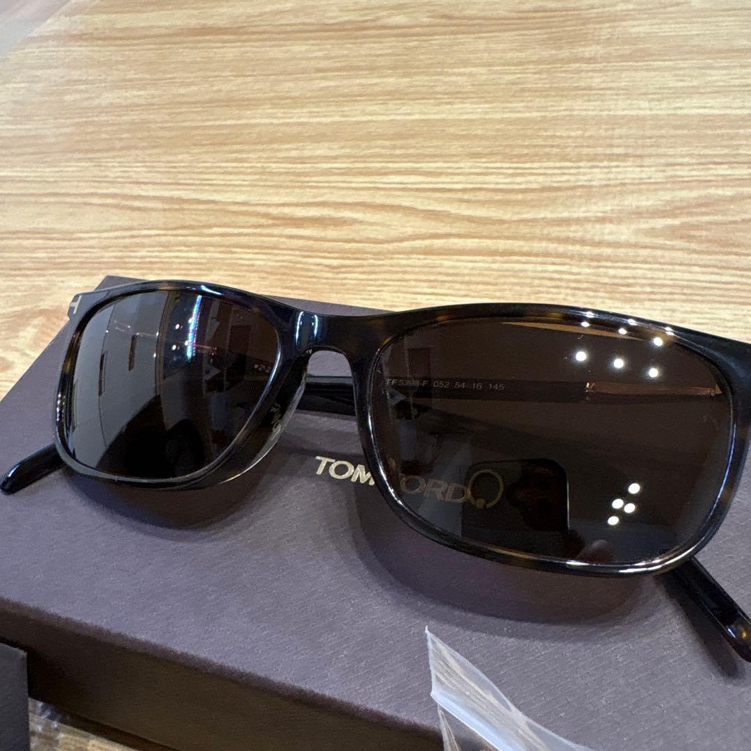 佐藤　TOM FORD べっ甲サングラス
