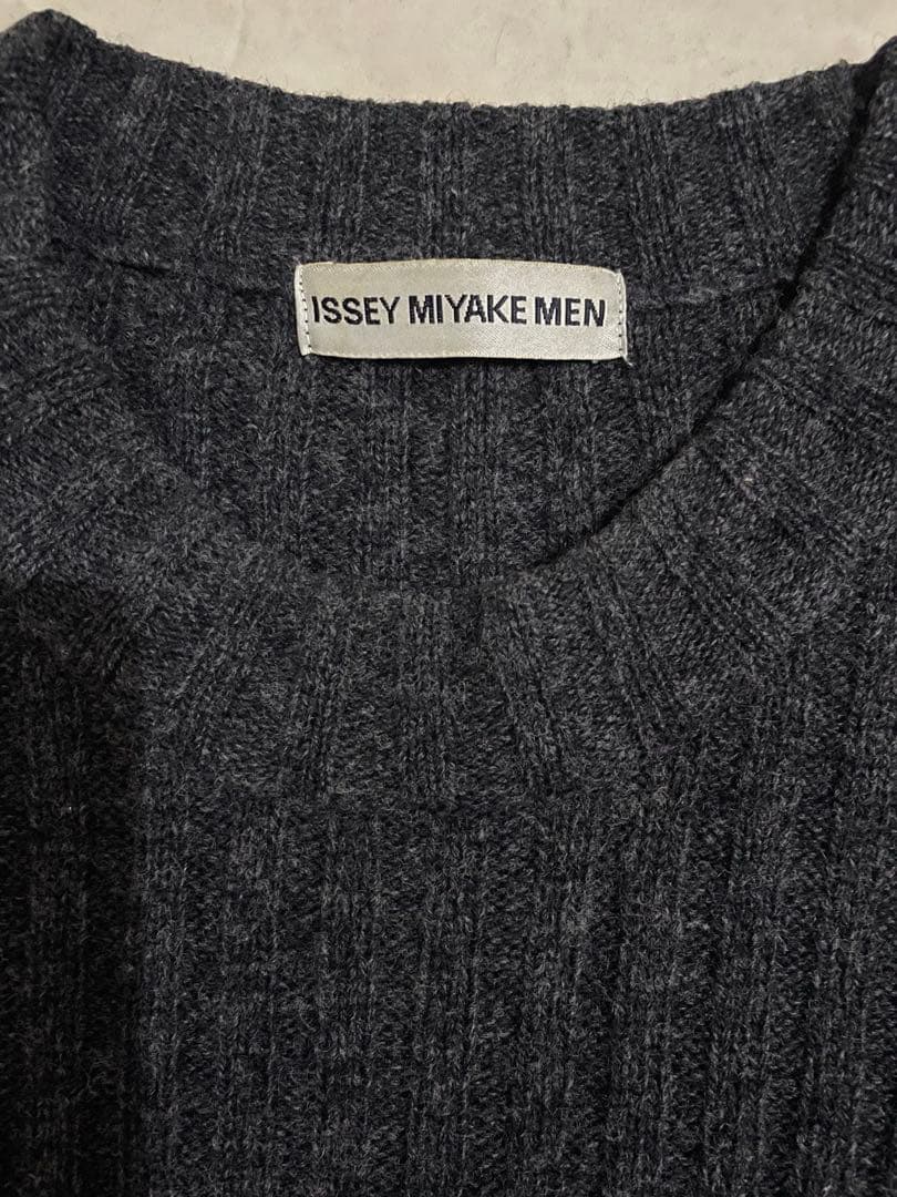 ISSEY MIYAKE MEN グレー ノースリーブベスト 4/1迄の掲載