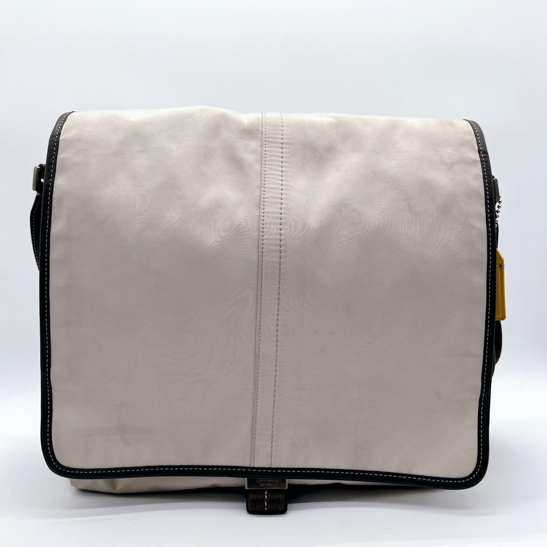 コーチ　COACH メッセンジャーバッグ　アイボリー　A4収納　斜め掛け