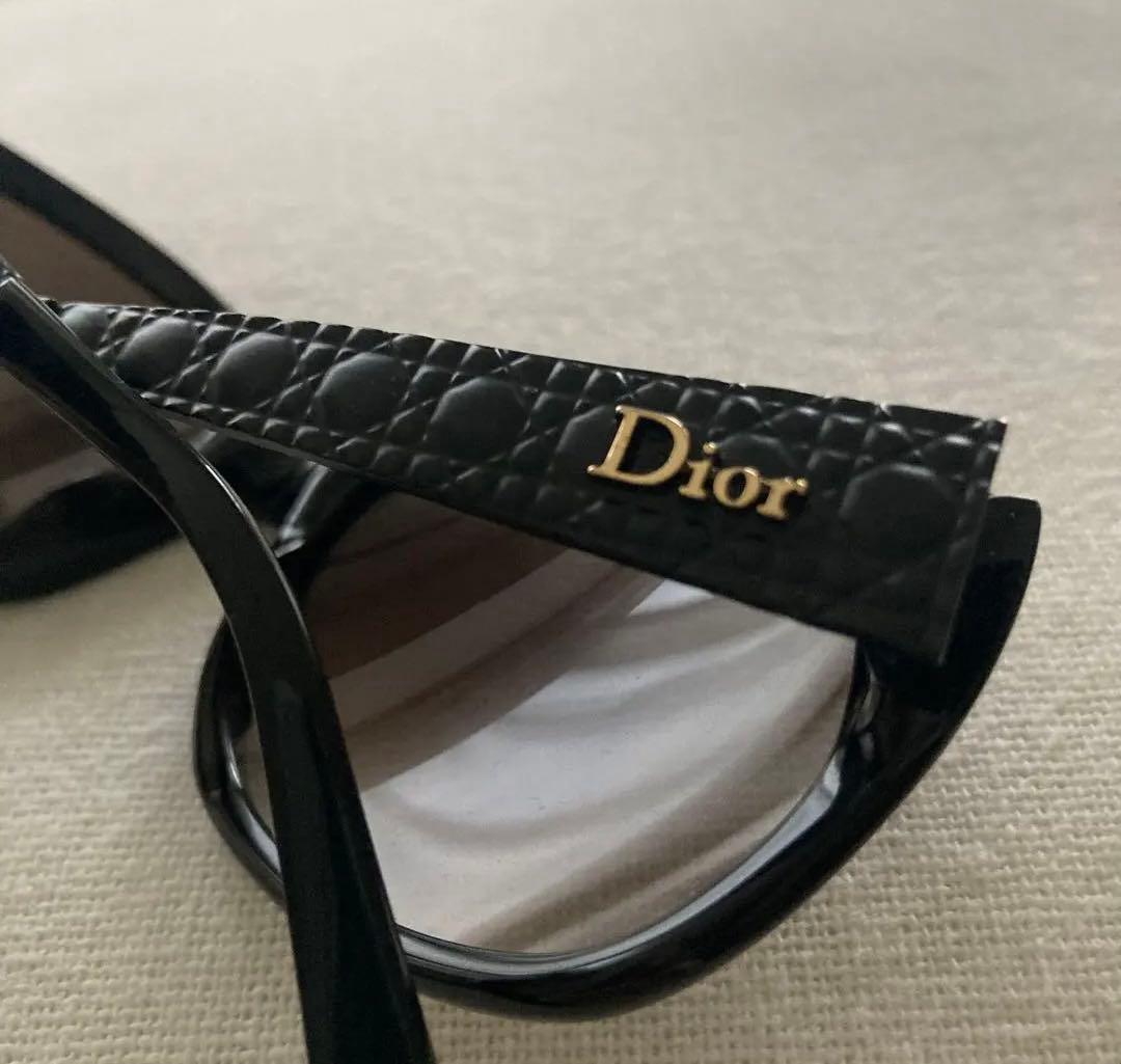 Dior ブラックサングラス