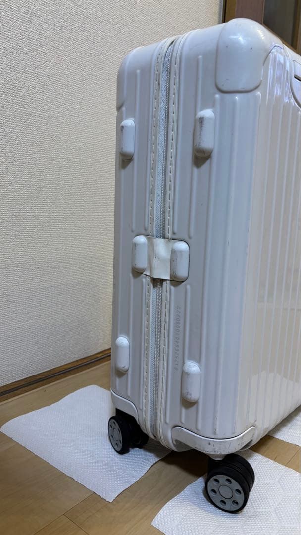 RIMOWA リモワ　ESSENTIAL キャビン　ホワイト