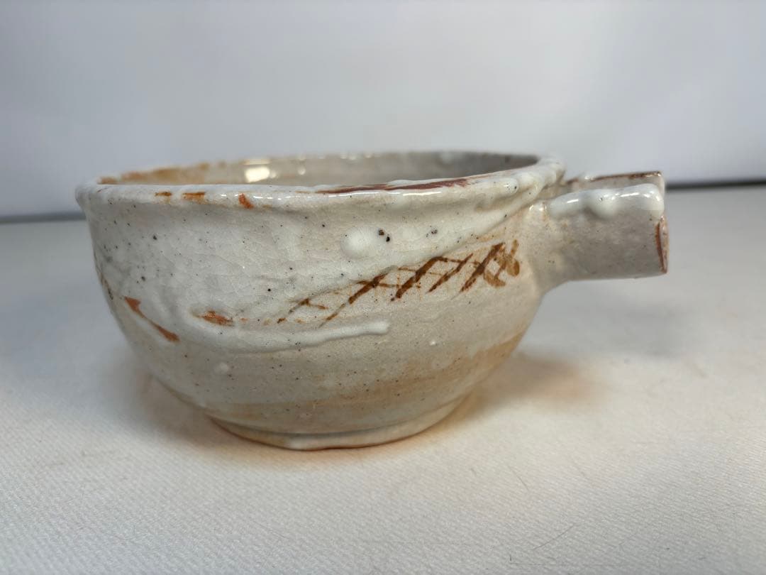 陶器製　片口鉢