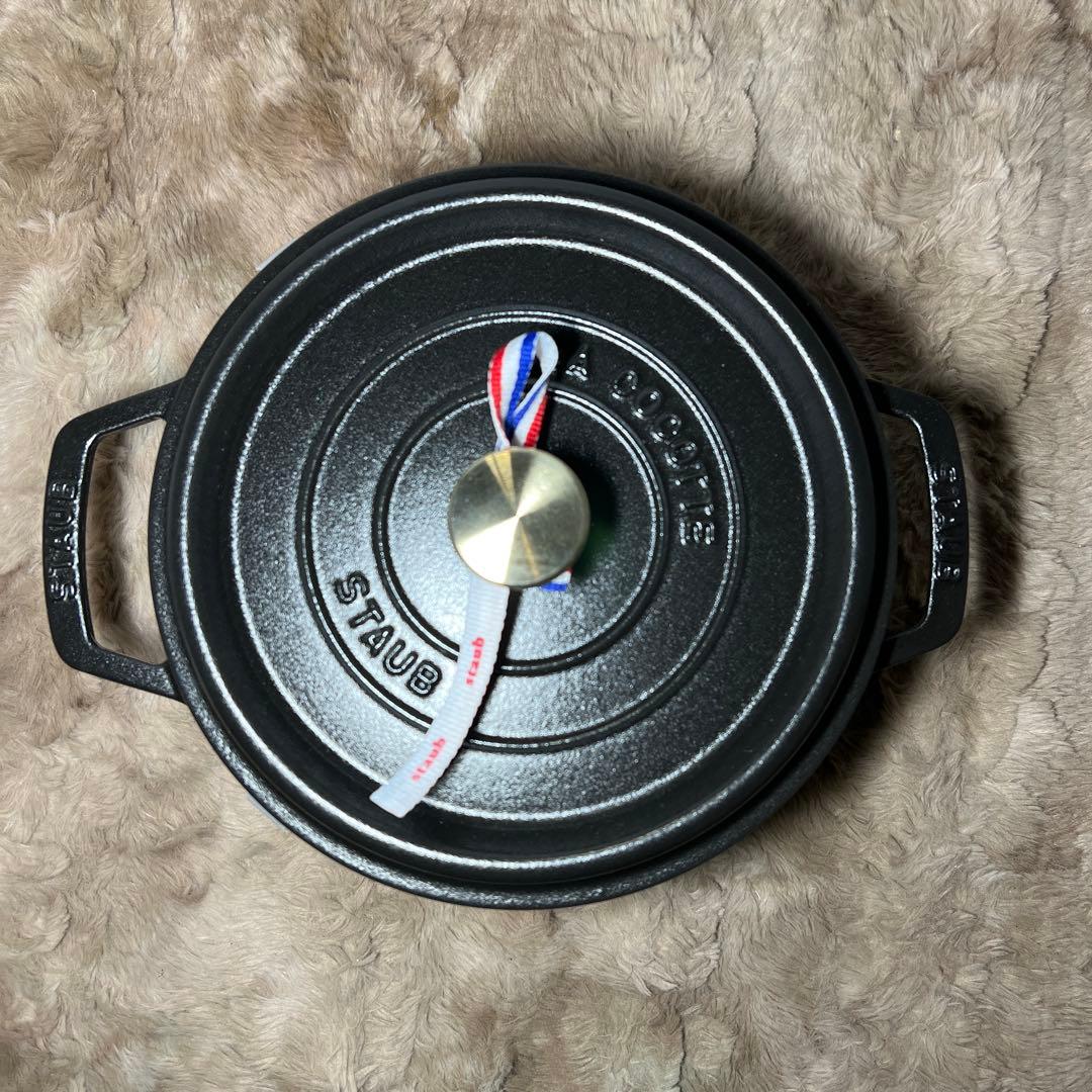 【新品】staub ストウブ 「ピコ ココット ラウンド ブラック 22cm」