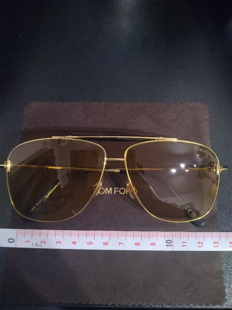 TOM FORD ティアドロップサングラス