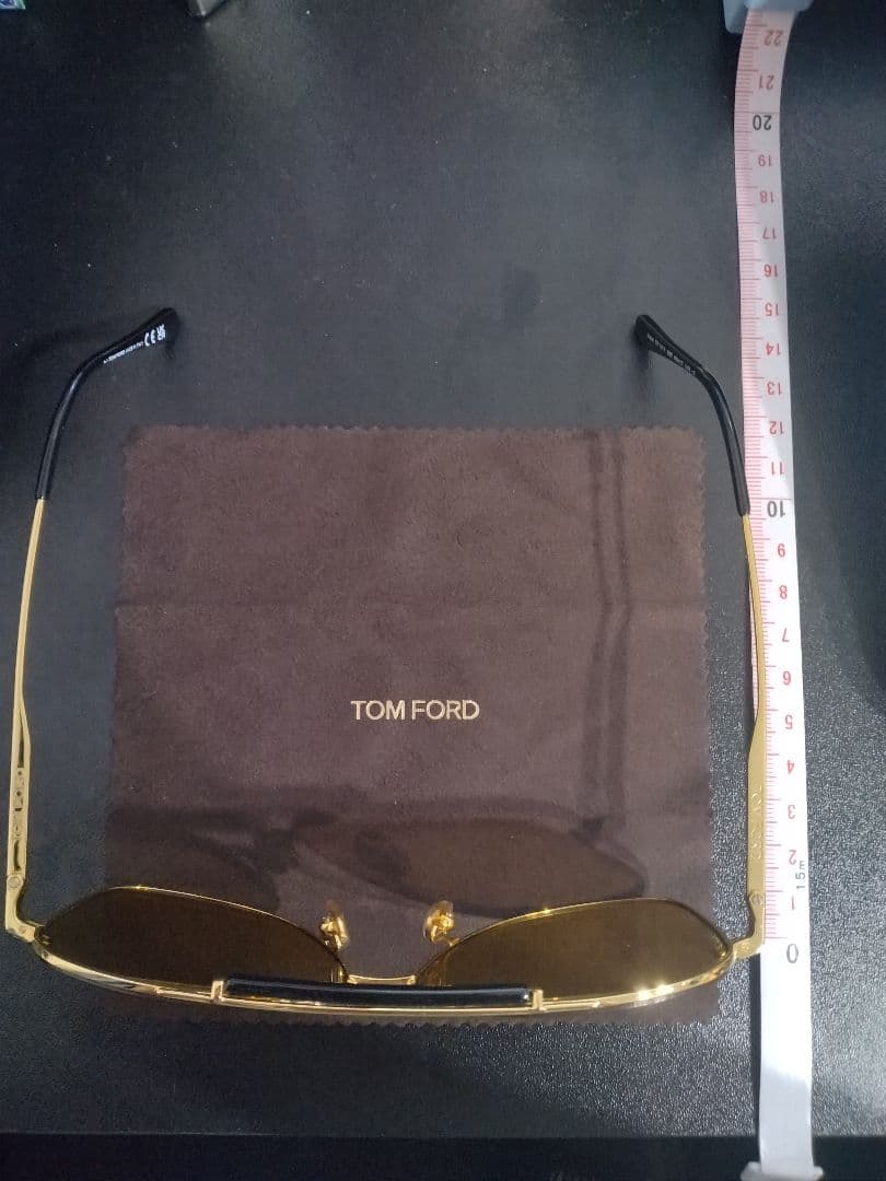 TOM FORD ティアドロップサングラス