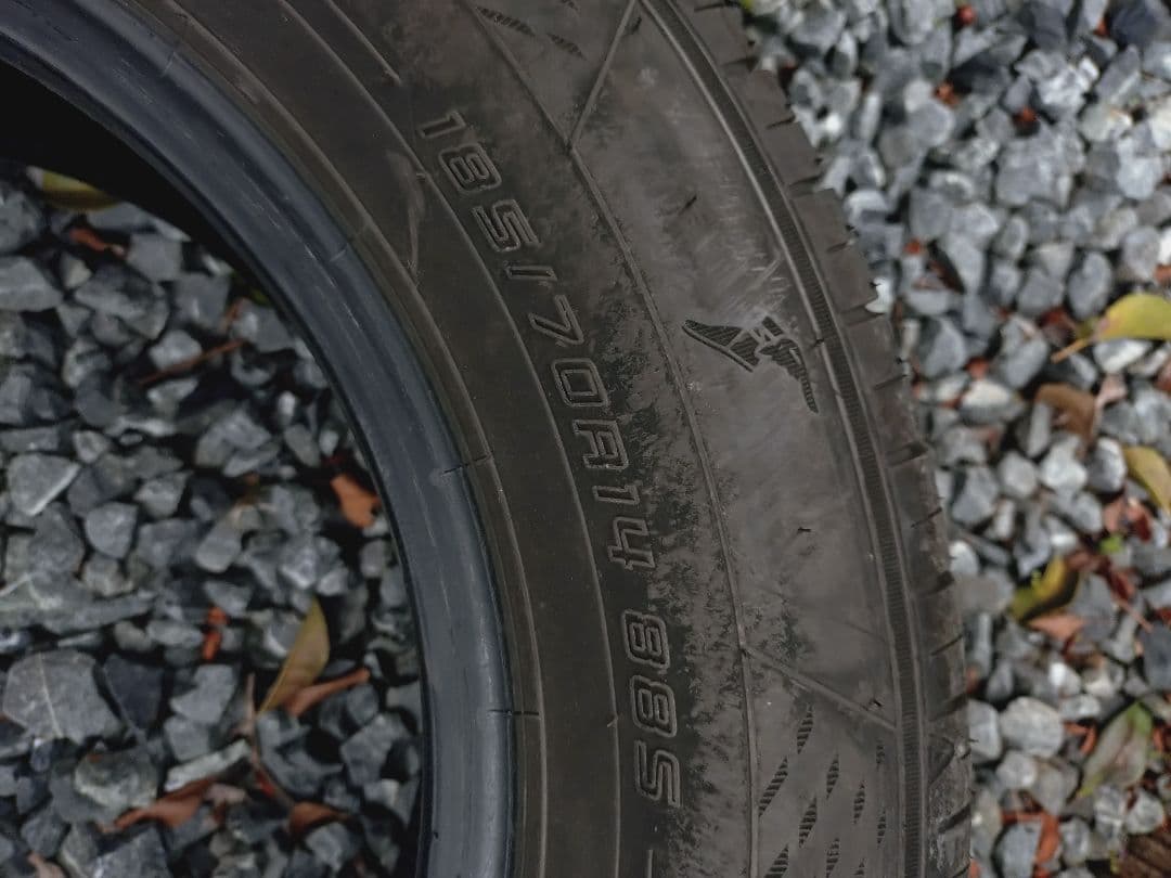 185/70R14インチ 夏用タイヤ４本１シーズン使用品